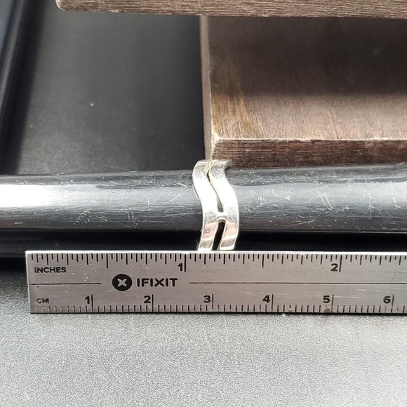 Size 5.75 Sterling Silver Thick Cool Wavy Design Band Ring - Picture 5 of 6